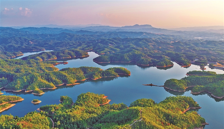 水清岸绿生态美