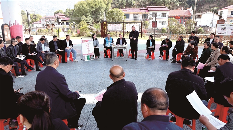 把文化的种子播撒在山间田野