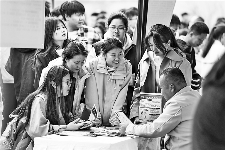 “百城千校万企”促就业行动启动