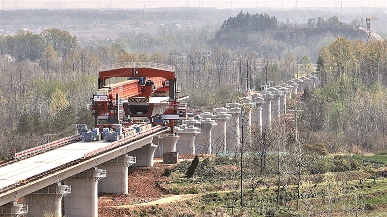 合武高铁施工忙