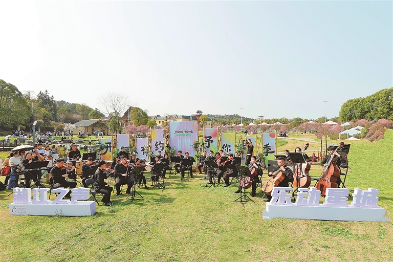 艺术走出剧场、走进人心 艺术走出剧场、走进人心