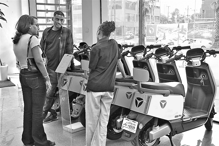 燃油成本高企 中国“小电驴”加速驶入埃塞俄比亚