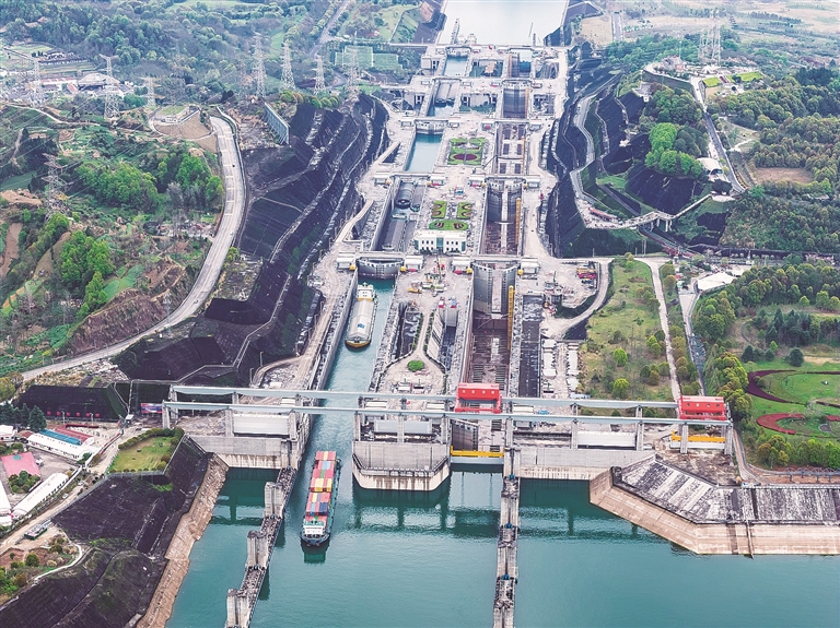 三峡南线船闸检修进度过半