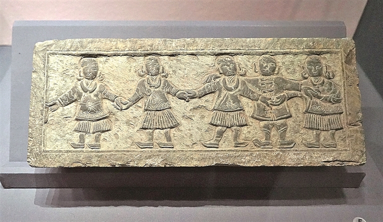 【晒晒咱的镇馆之宝50】高增侗族踩歌堂石刻：定格欢乐场景