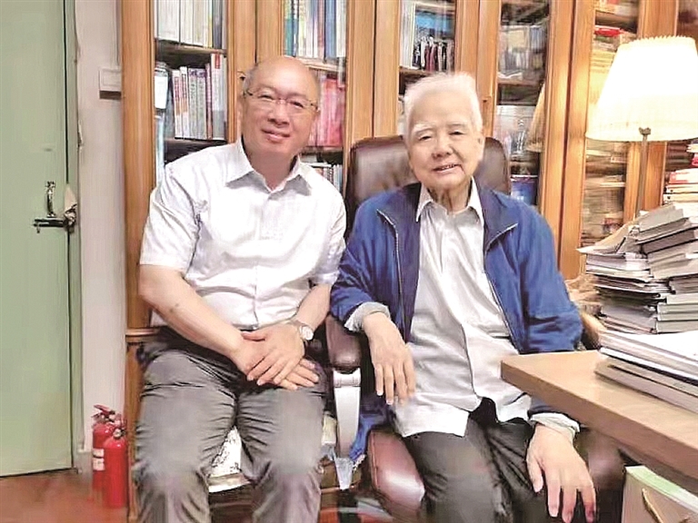 清风中散发着墨香