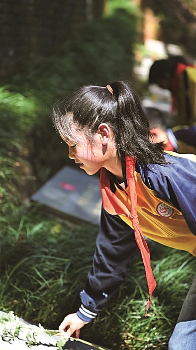 井冈山：人们以各种形式祭奠先烈