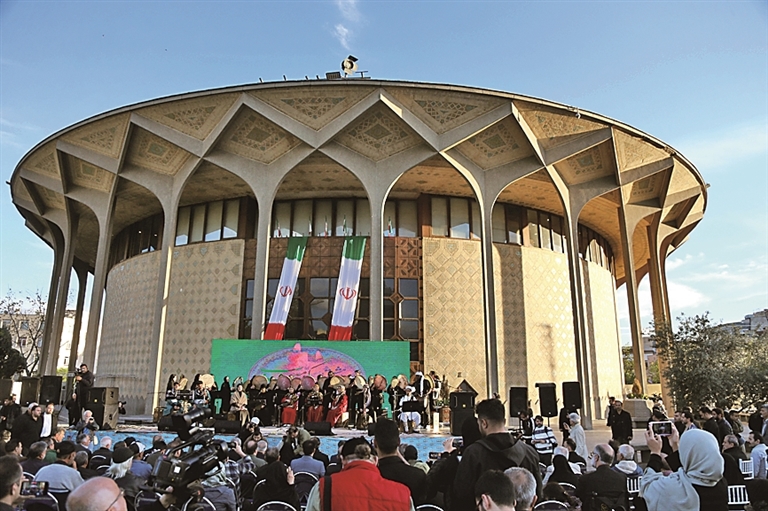 战火吞噬校园是对人道底线的践踏