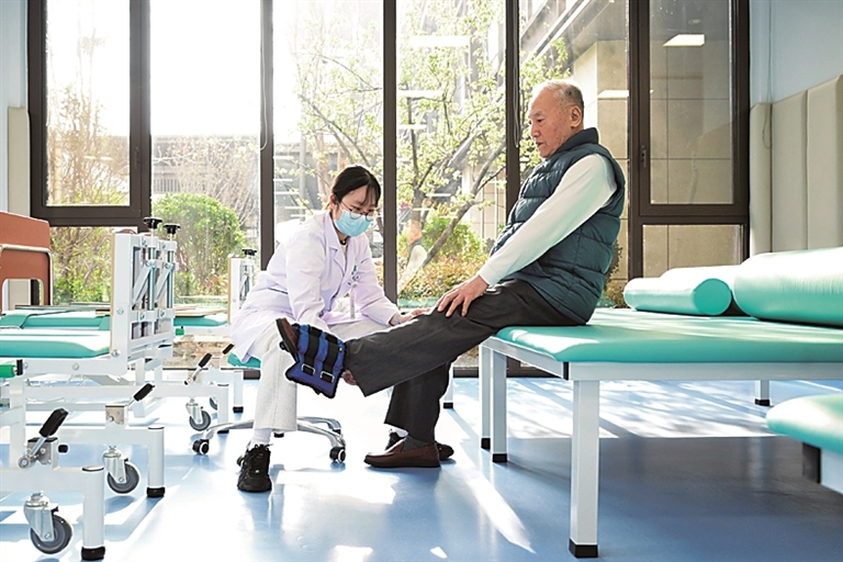 “朝阳”队伍守护“夕阳”美好——走近养老服务人员群体