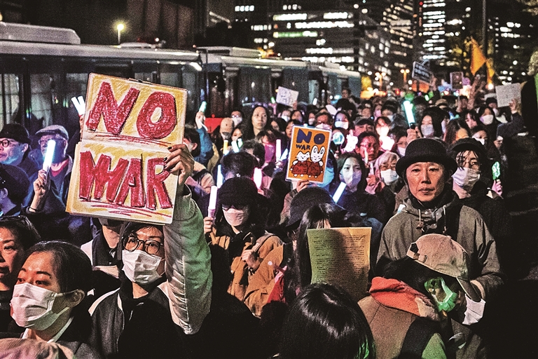 日本东京3万人集会抗议高市政府破坏和平宪法
