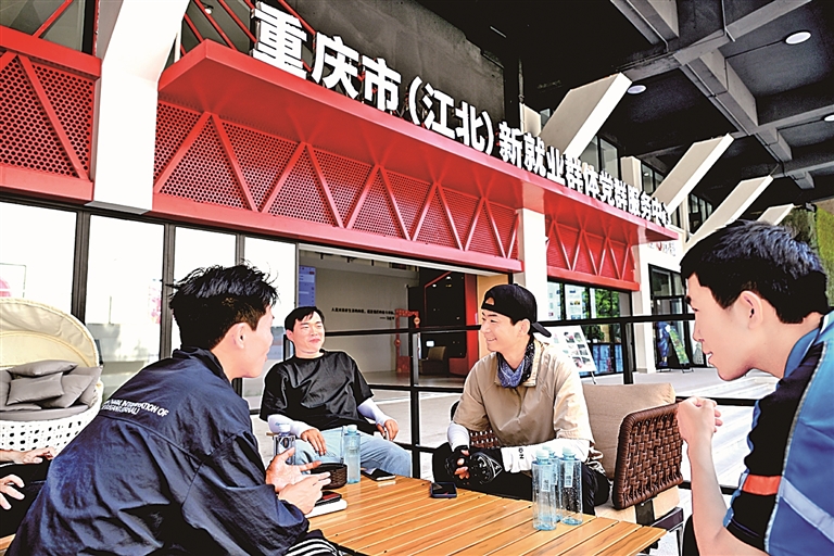 坚持依法治国与依规治党有机统一