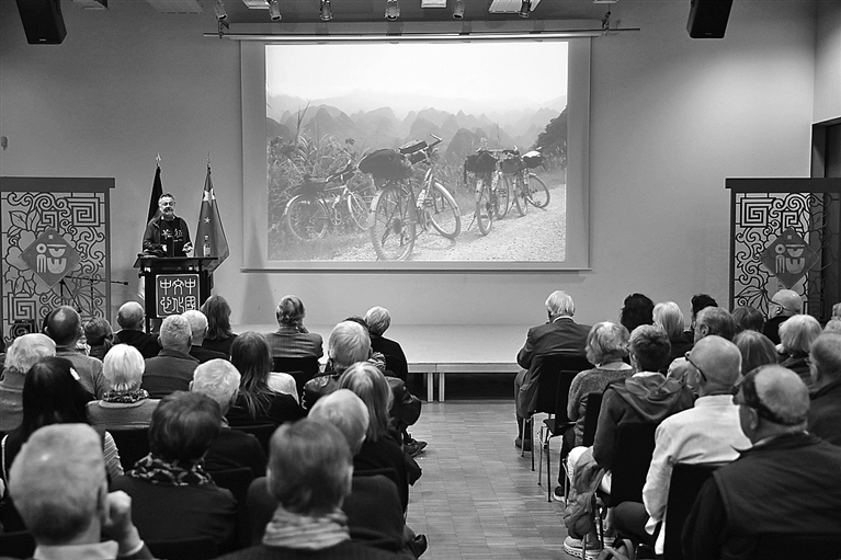 一位德国作家的“长征骑行记”