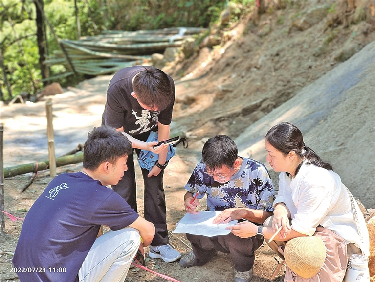 【提灯·为烈士寻亲之十九】为无名烈士寻亲的背后……