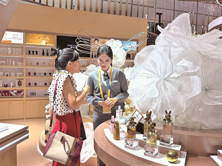 聚全球好物 启消费新潮 聚全球好物 启消费新潮