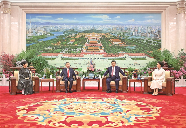 习近平夫妇同苏林夫妇亲切话别 习近平夫妇同苏林夫妇亲切话别