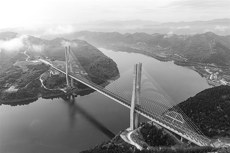 西十高铁湖北段正式启动重联动车组逐级提速试验