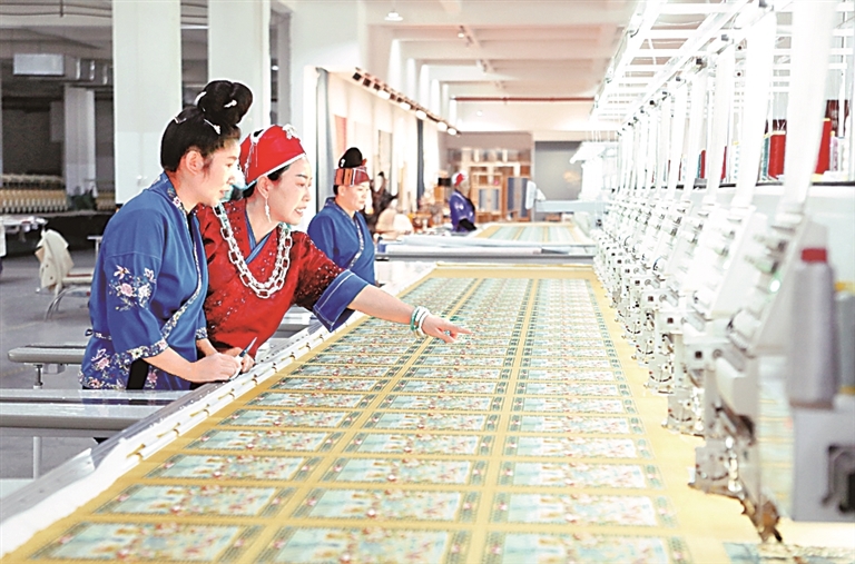 苗乡侗寨里，文化正鲜亮嘞