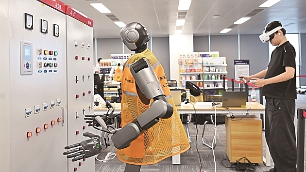 更稳、更快、更拟人 人形机器人跑步前进