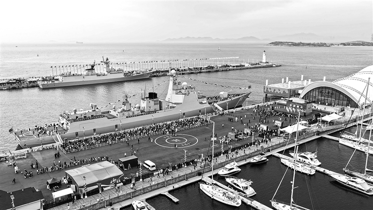 全国各地开展多种活动庆祝人民海军成立77周年