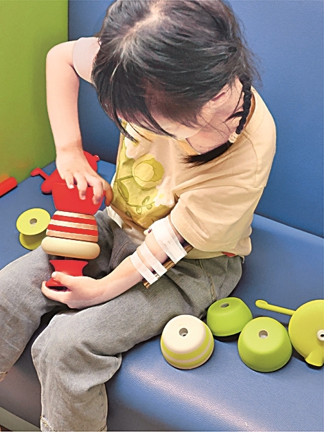 儿童输液架：以温暖设计抚慰童心