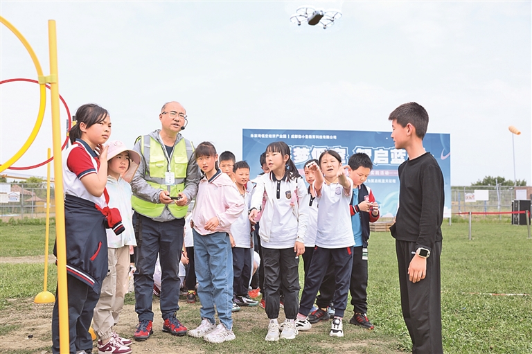 四川成都青白江区弥牟镇狮子村：田间智慧耕耘 村里业态兴旺