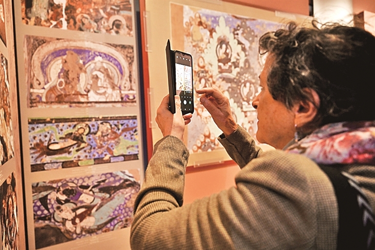 中国新疆文物艺术展走进希腊