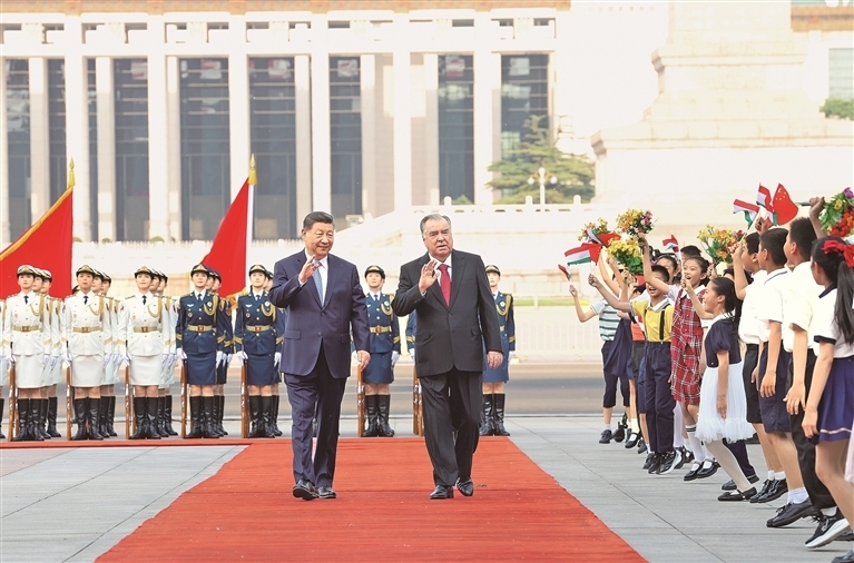习近平同塔吉克斯坦总统拉赫蒙会谈 习近平同塔吉克斯坦总统拉赫蒙会谈