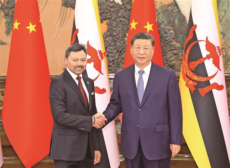 习近平会见文莱王储比拉 习近平会见文莱王储比拉
