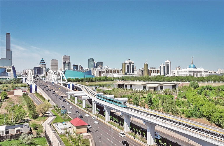 中企承建哈萨克斯坦首都轻轨建成通车