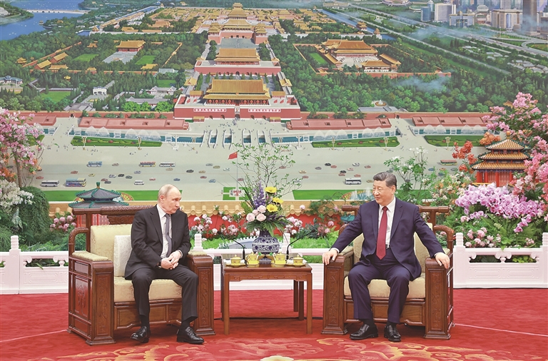习近平同俄罗斯总统普京茶叙