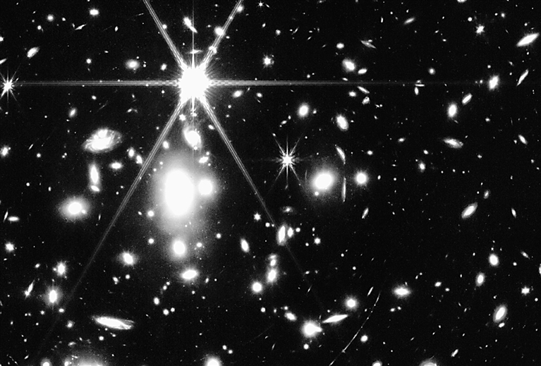 引力透镜搜寻第一代恒星