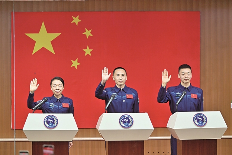 乘组一心,奔赴星辰大海——神舟二十三号航天员乘组首次亮相侧记 乘组一心,奔赴星辰大海——神舟二十三号航天员乘组首次亮相侧记