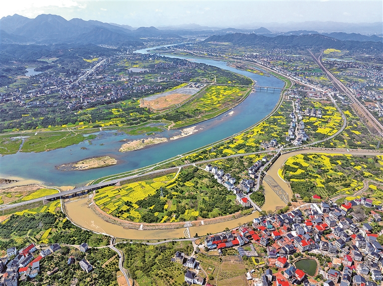 浙江常山世界地质公园：“金钉”铭沧海 碧水绕奇石