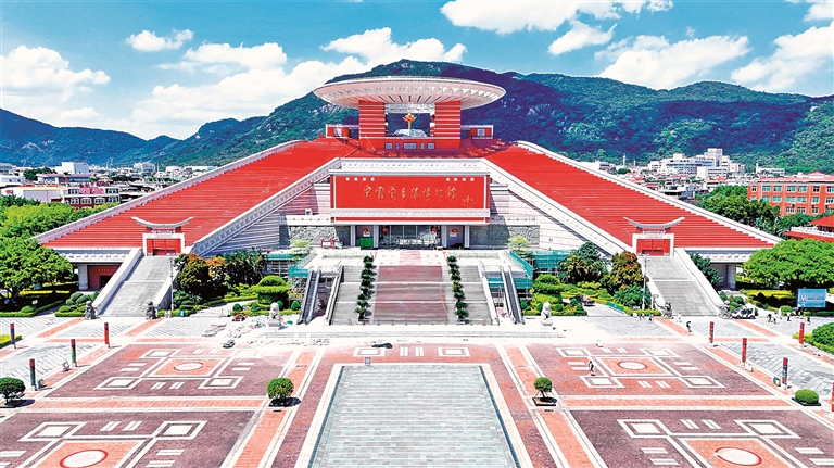 做两岸同胞延续亲情乡情的精神家园