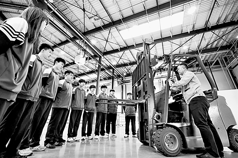 立学在兹,回应时代——中国教育学“三大体系”的传承创新与文明担当 立学在兹,回应时代——中国教育学“三大体系”的传承创新与文明担当