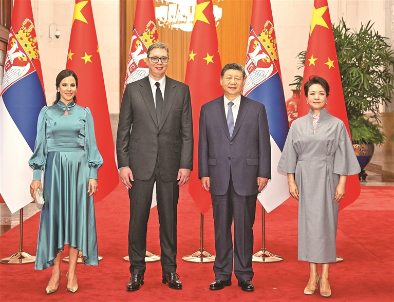 习近平同塞尔维亚总统武契奇会谈