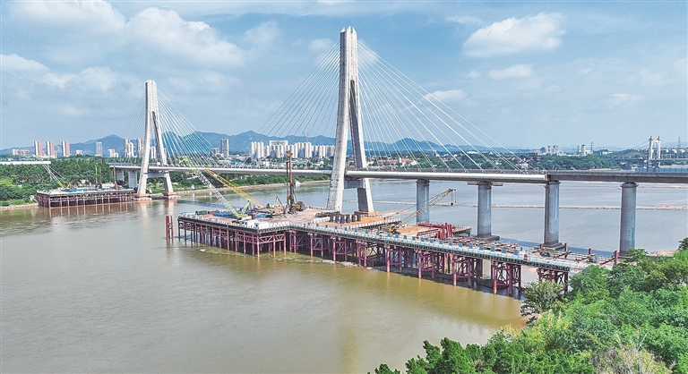 赣州赣江铁路特大桥主墩桩基浇筑完成