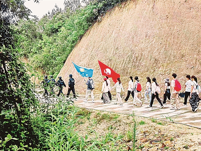 行走边关寻成长 行走边关寻成长