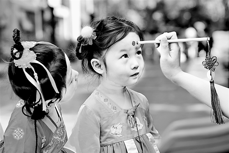 比“秒回”更珍贵的,是拥抱——AI陪,不如爱来陪 比“秒回”更珍贵的,是拥抱——AI陪,不如爱来陪
