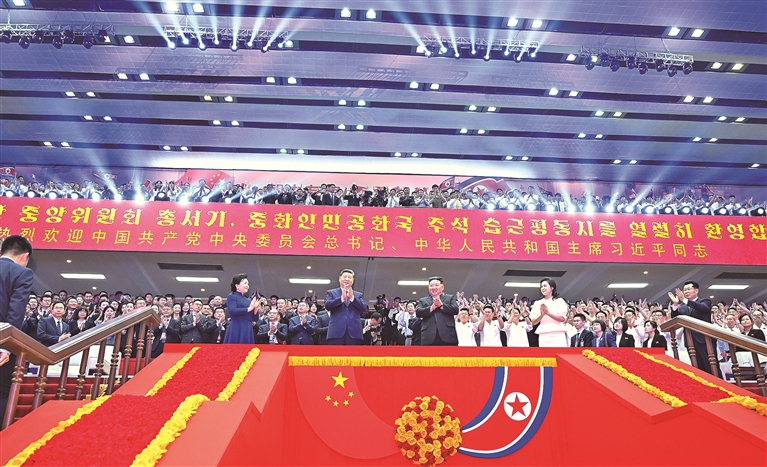习近平和彭丽媛观看朝鲜专场文艺演出 习近平和彭丽媛观看朝鲜专场文艺演出