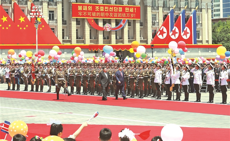 习近平出席金正恩举行的欢迎仪式