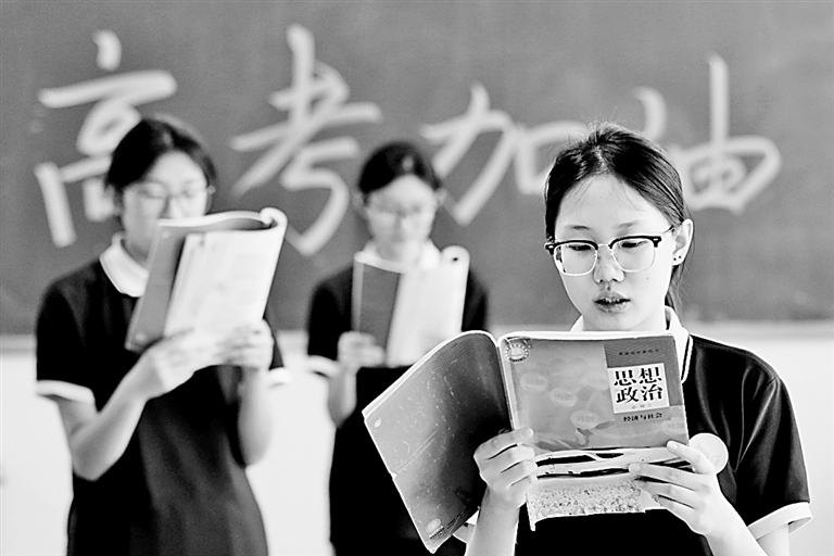跳出“AI依赖”“对分入座”等误区 让高考志愿填报回归“志”与“愿”