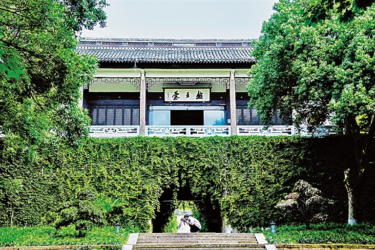 层叠文脉上的古城