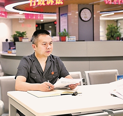 法槌起落间，青春作答时——新时代青年法官的法治答卷