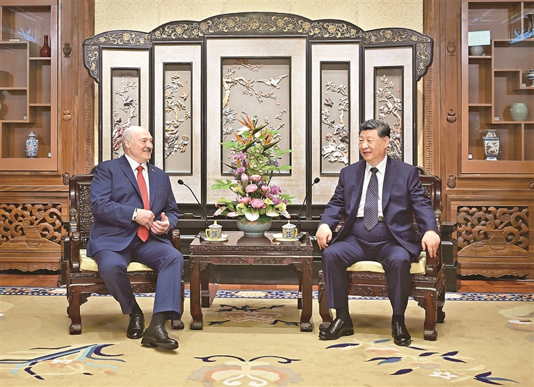 习近平会见白俄罗斯总统卢卡申科
