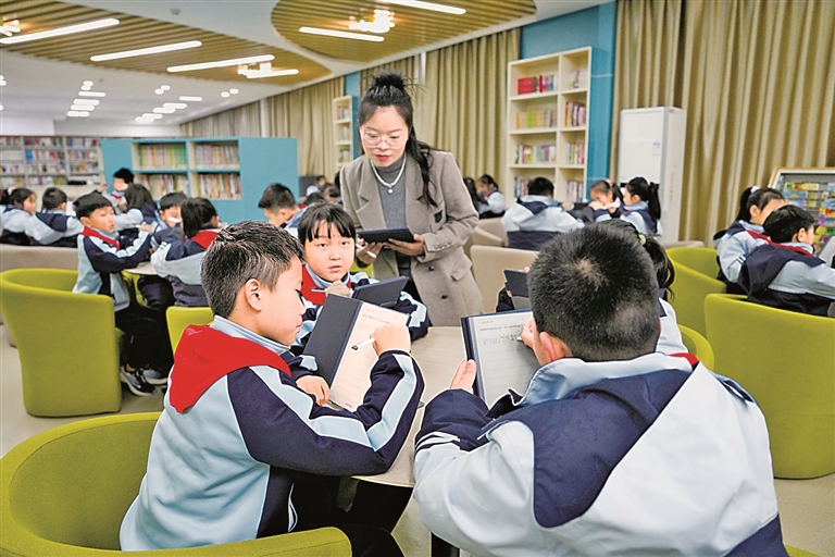 教育之光辉耀中华民族复兴路 教育之光辉耀中华民族复兴路