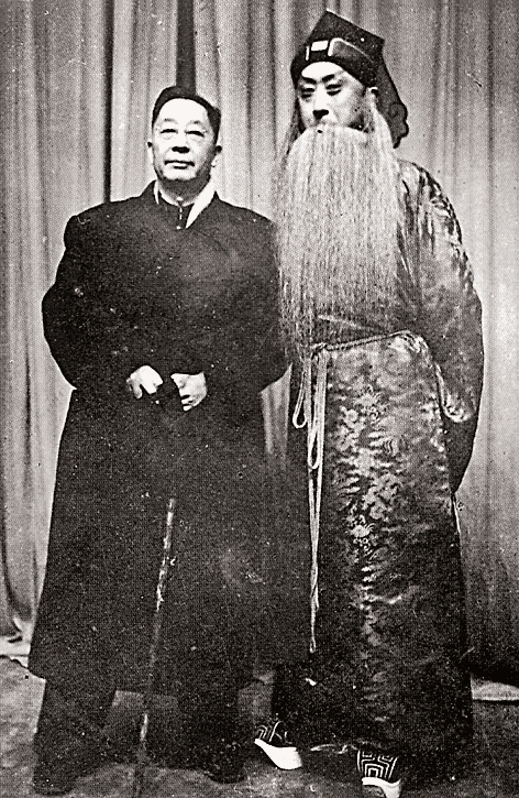 【百年巨匠的文艺范】老舍与京剧 【百年巨匠的文艺范】老舍与京剧