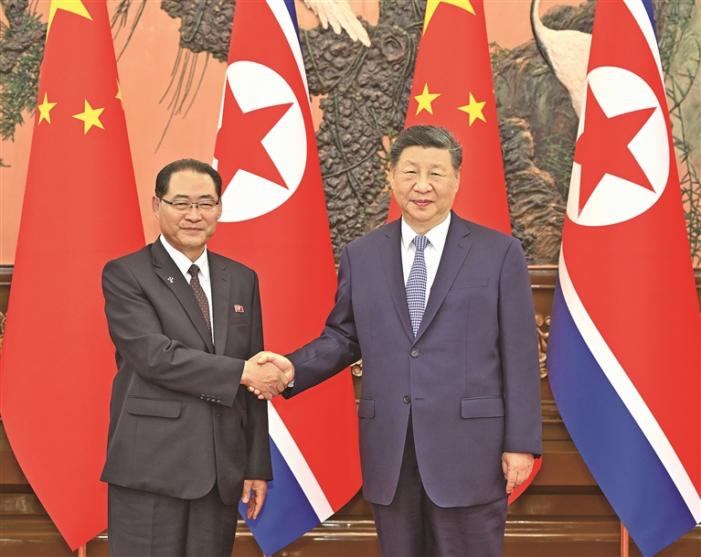 习近平会见朝鲜内阁总理朴泰成 习近平会见朝鲜内阁总理朴泰成