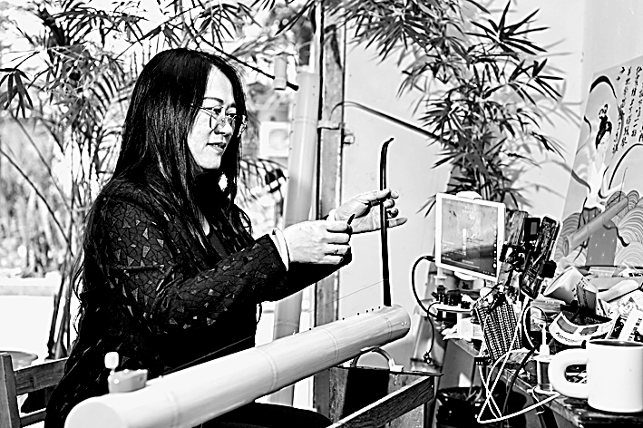 独弦琴：一弦出百音，独弦可成曲