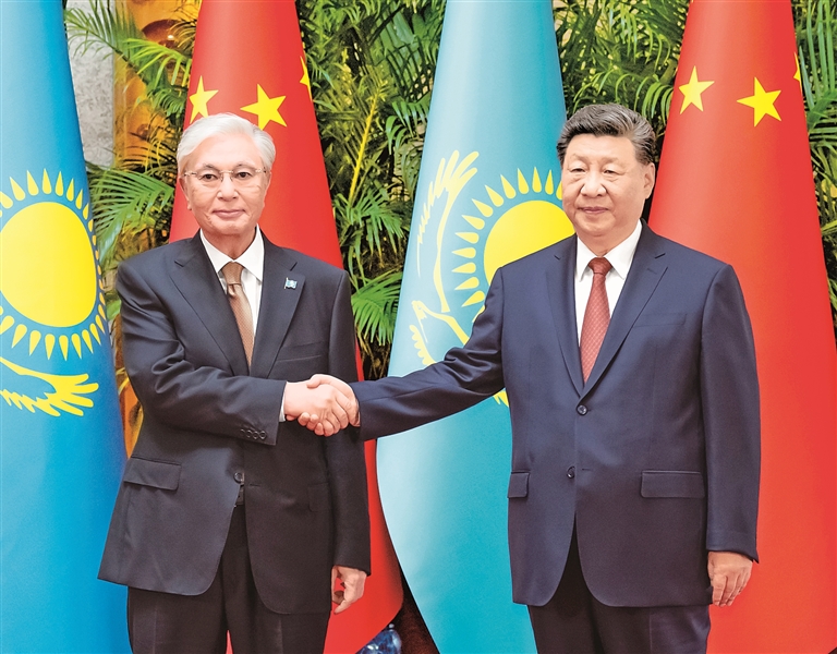 习近平会见哈萨克斯坦总统托卡耶夫