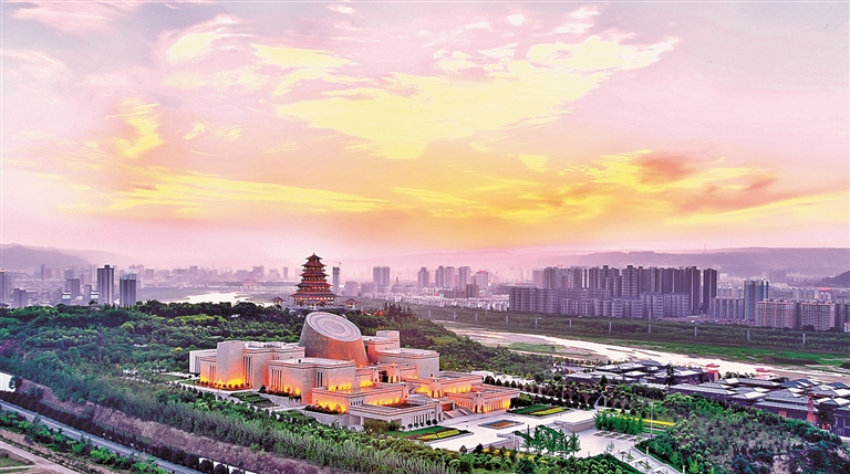 陕西宝鸡青铜器博物院：青铜铸文明 何尊见“中国”